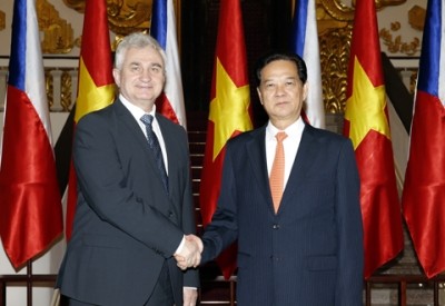 Nguyen Tan Dung rencontre le président du Sénat tchèque - ảnh 1
